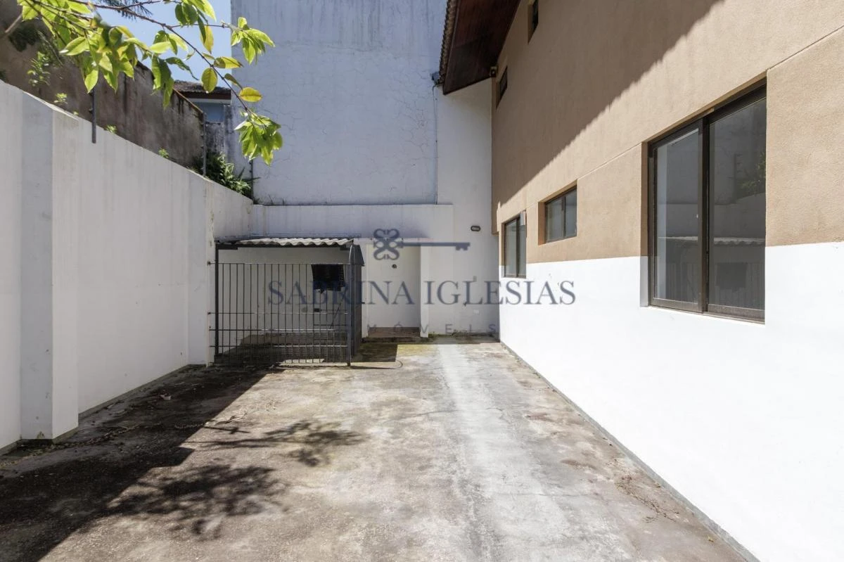 4-bedroom house with a grill on the balcony in Curitiba — photo 37