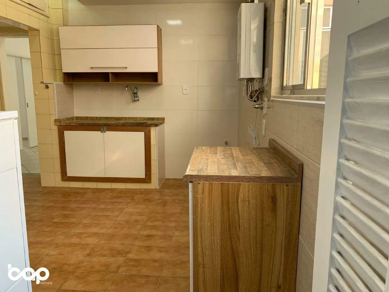 3-bedroom apartment with separate kitchen and stove — photo 5