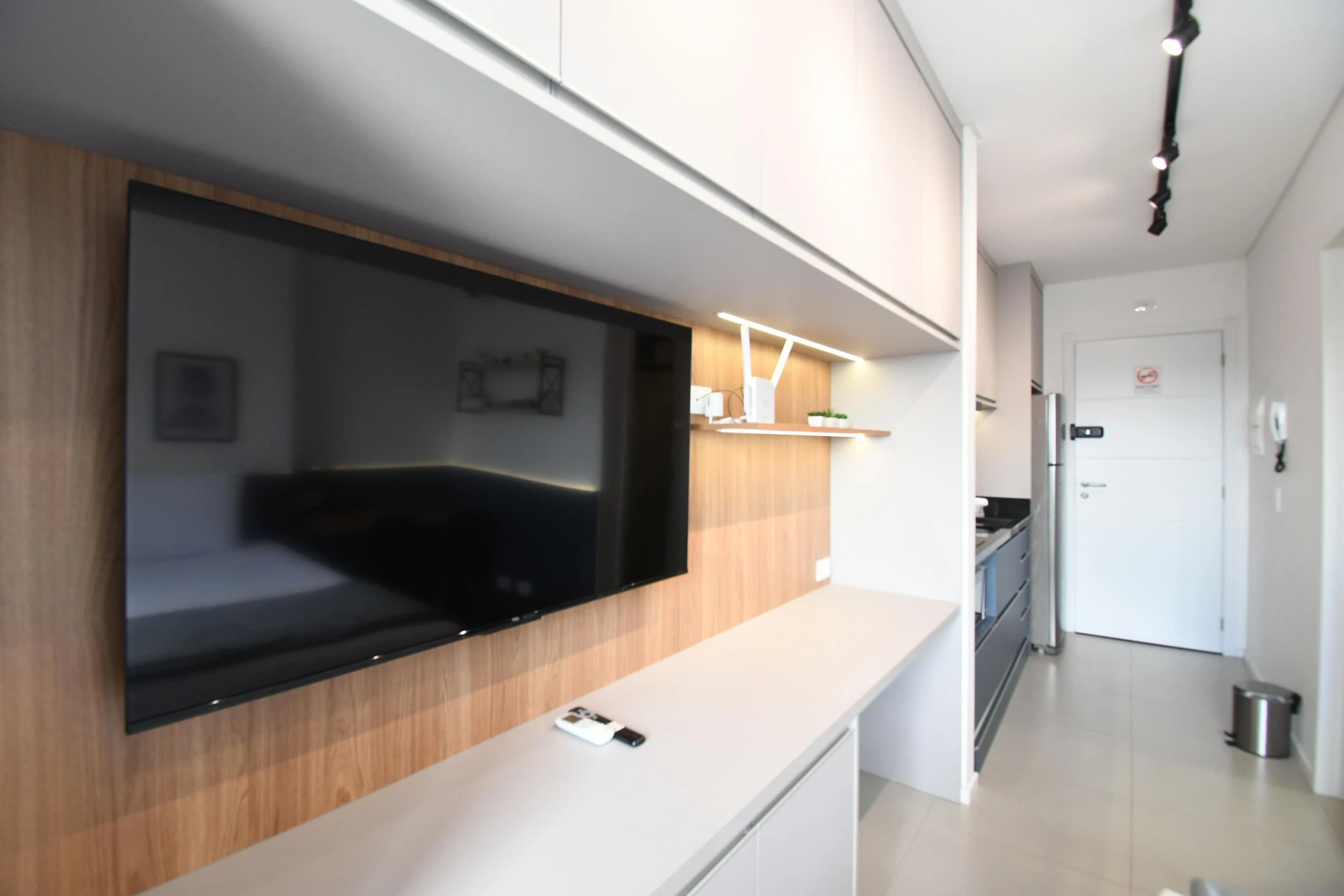 Furnished studio, 25 m², with floor-to-ceiling windows — photo 25