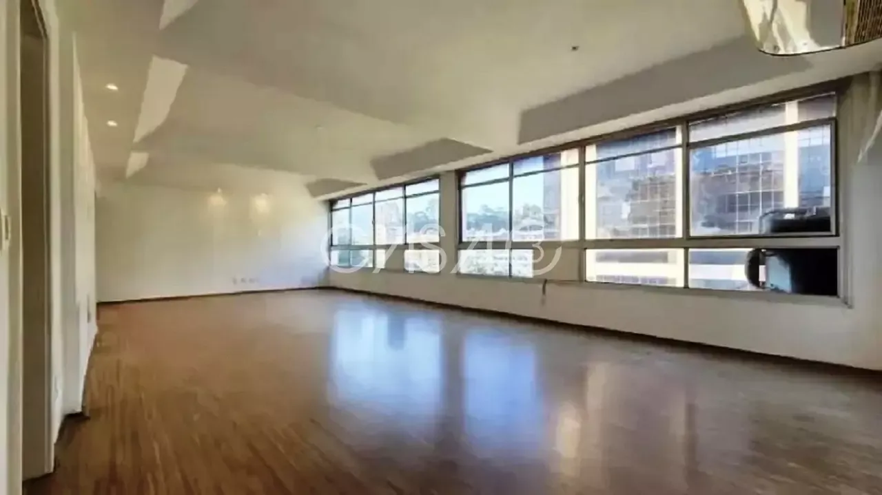 190 m² apartment with a walk-in closet and a water view — photo 7