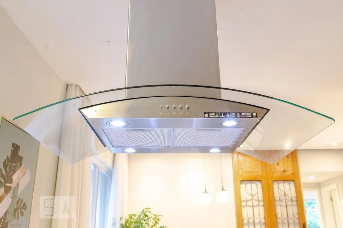 Furnished 2-bedroom apartment with a glassed-in balcony — photo 48
