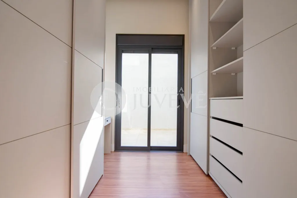 Furnished apartment, 104 m², with a glass-enclosed balcony — photo 33