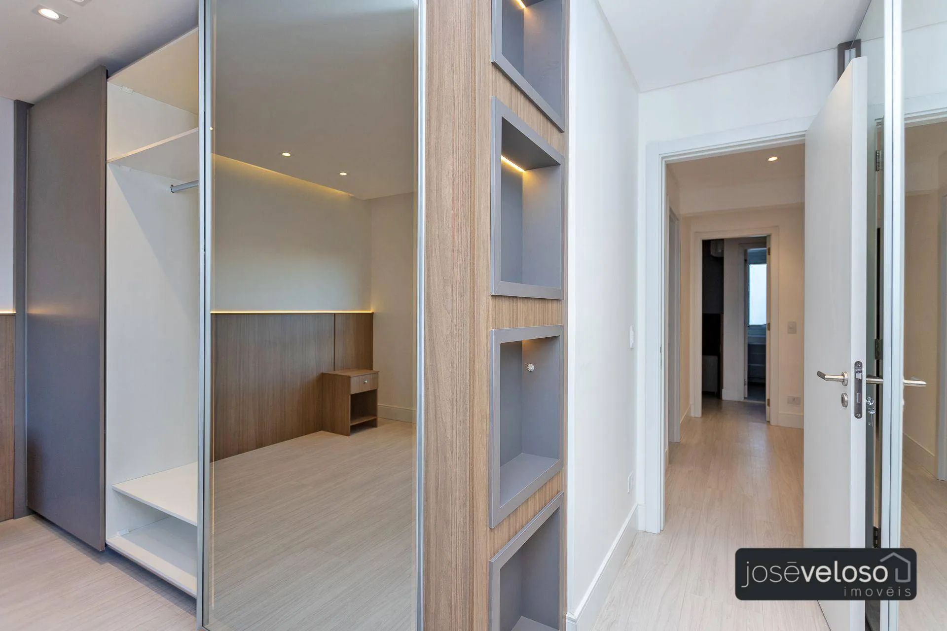 Apartment with open-plan kitchen and 4 bedrooms, 297 m² — photo 41