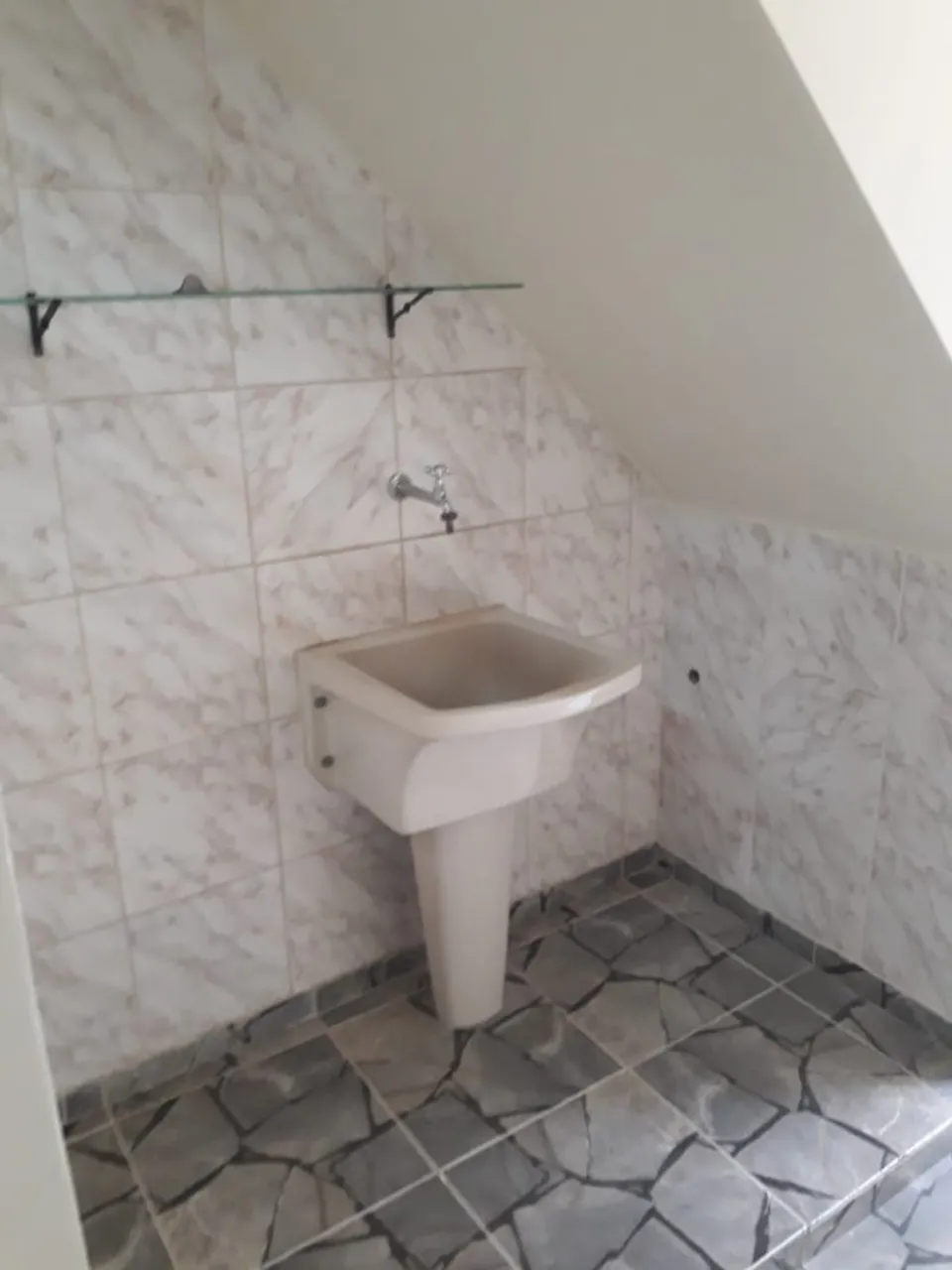 House with 2 bedrooms and 1 bathroom, no parking space — photo 4