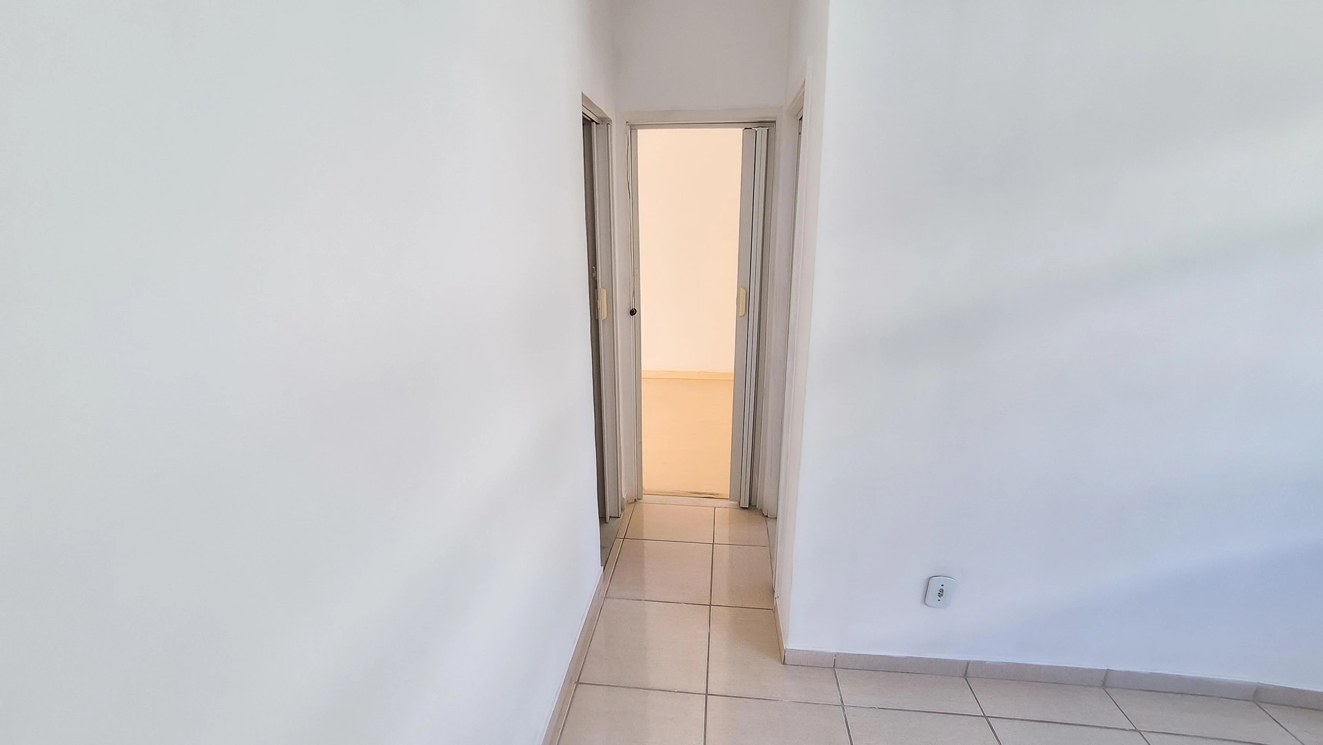 Unfurnished apartment with 2 bedrooms and 1 bathroom — photo 63