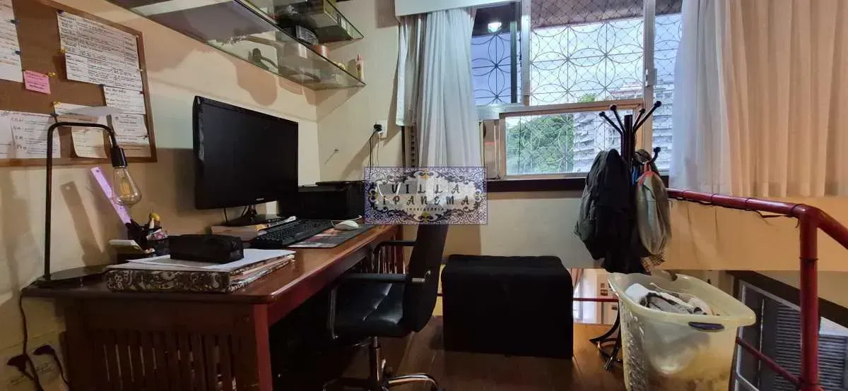 350 m² penthouse with 5 bedrooms and a glass balcony — photo 57