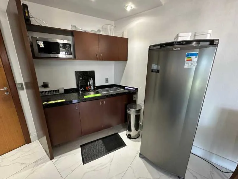 Furnished 1-bedroom, 1-bath apartment with parking — photo 2