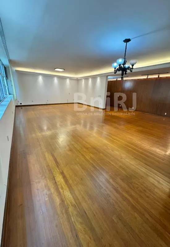 Home office in a 4-bedroom apartment, 280 m² — photo 4