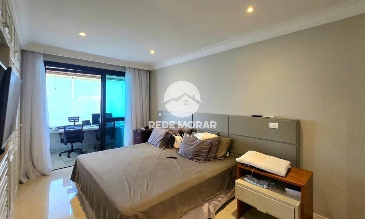 4-bedroom apartment with a water view — photo 7