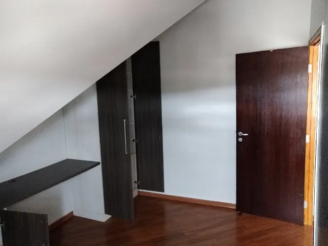 195 m² house with a home office and a bathtub — photo 3