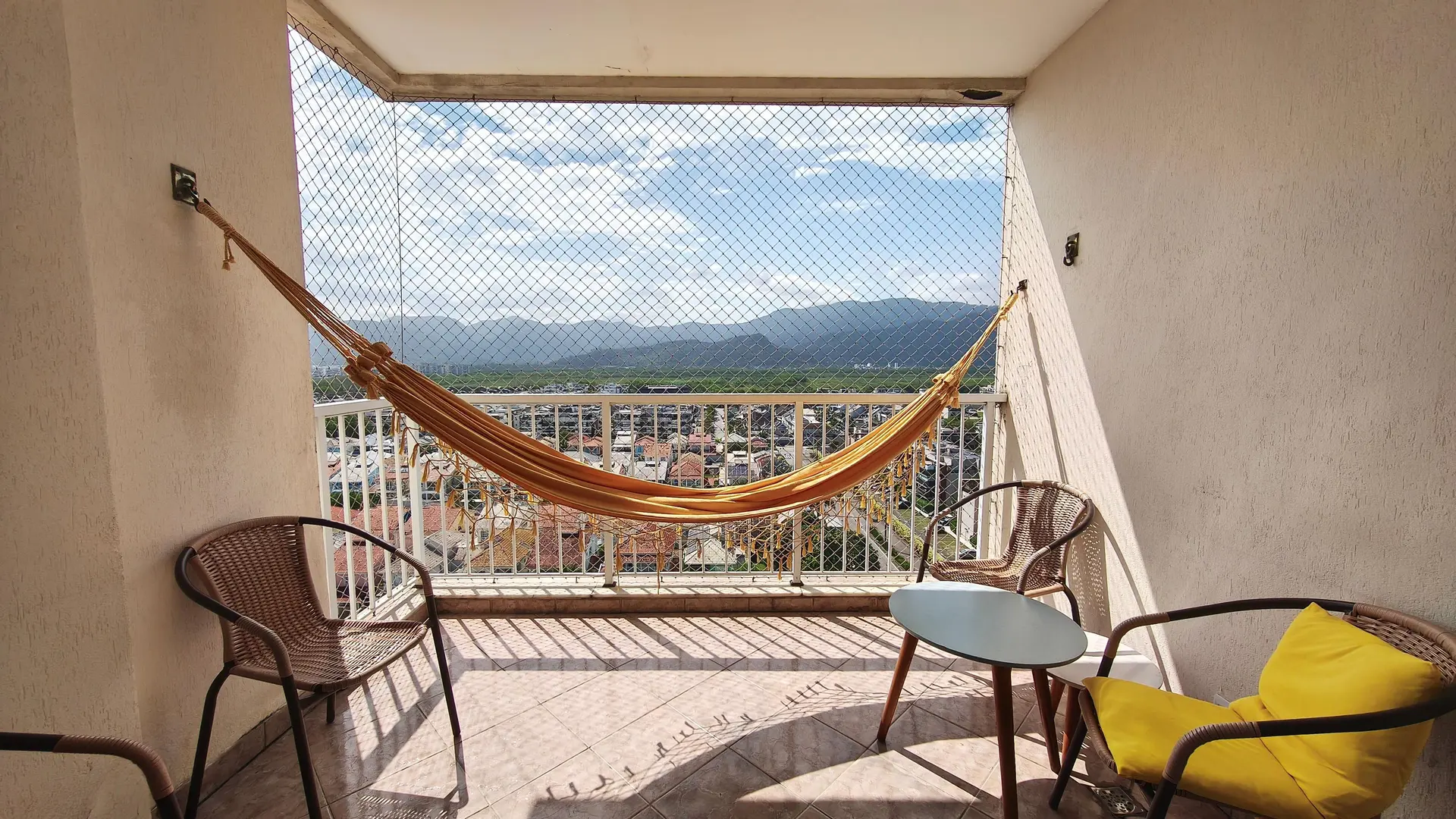 3-bedroom apartment with a mountain view in Rio de Janeiro — photo 3