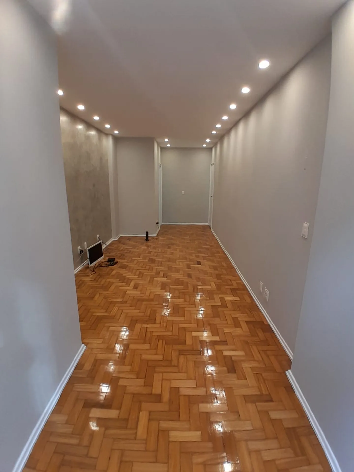 Departamento de 3 dormitorios con piso de madera o laminado — photo 26