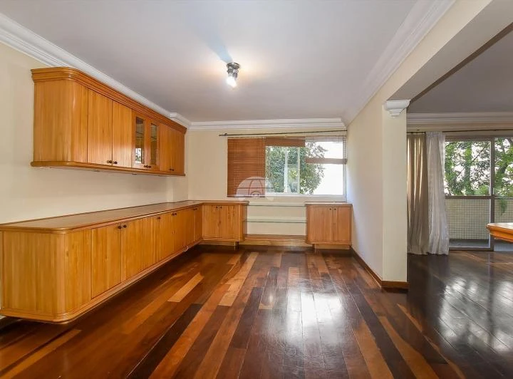 Unfurnished 3-bedroom apartment with 205 m² total — photo 8