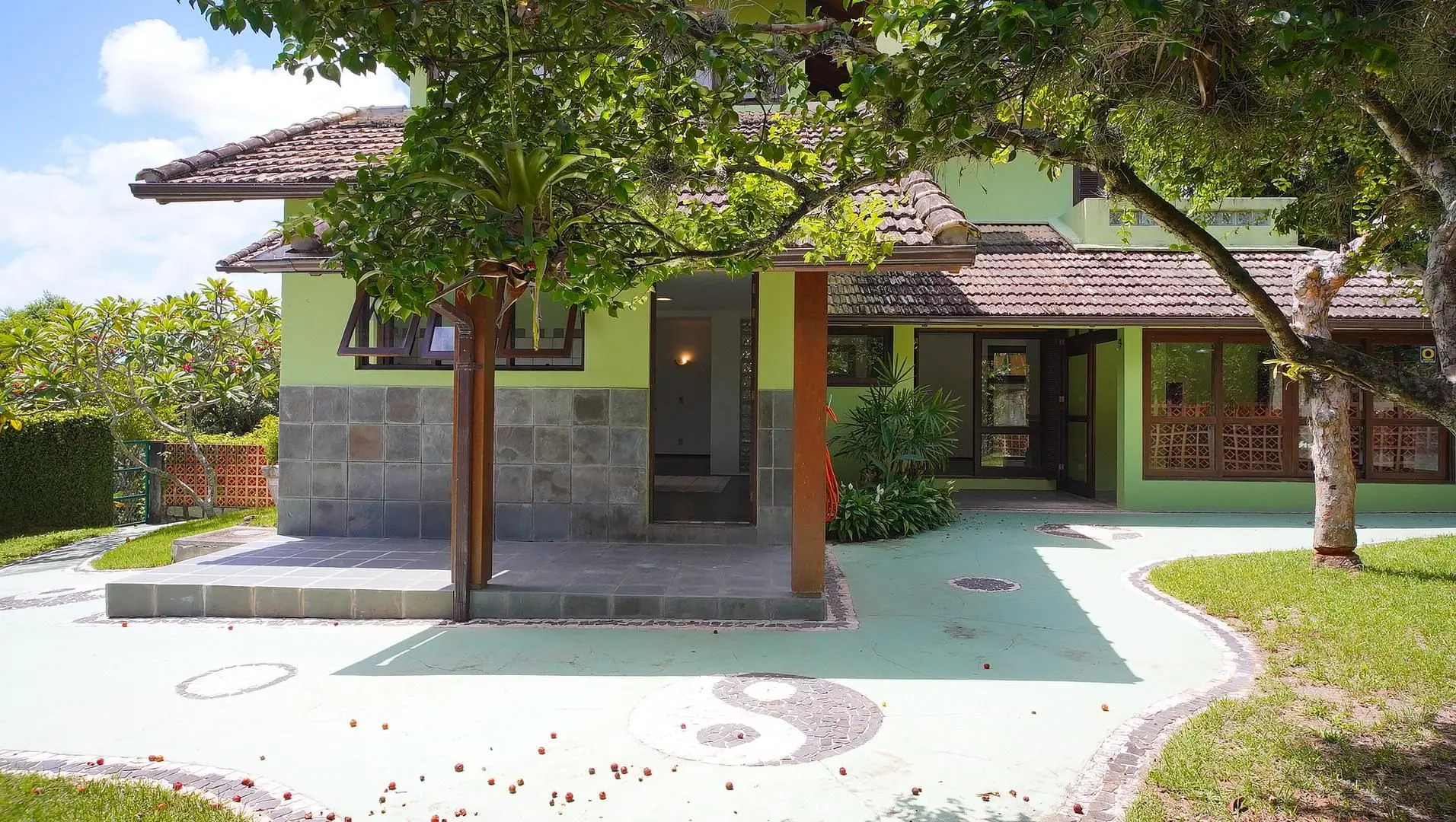 Панорамні вікна та 4 спальні: будинок 735 м² — photo 8
