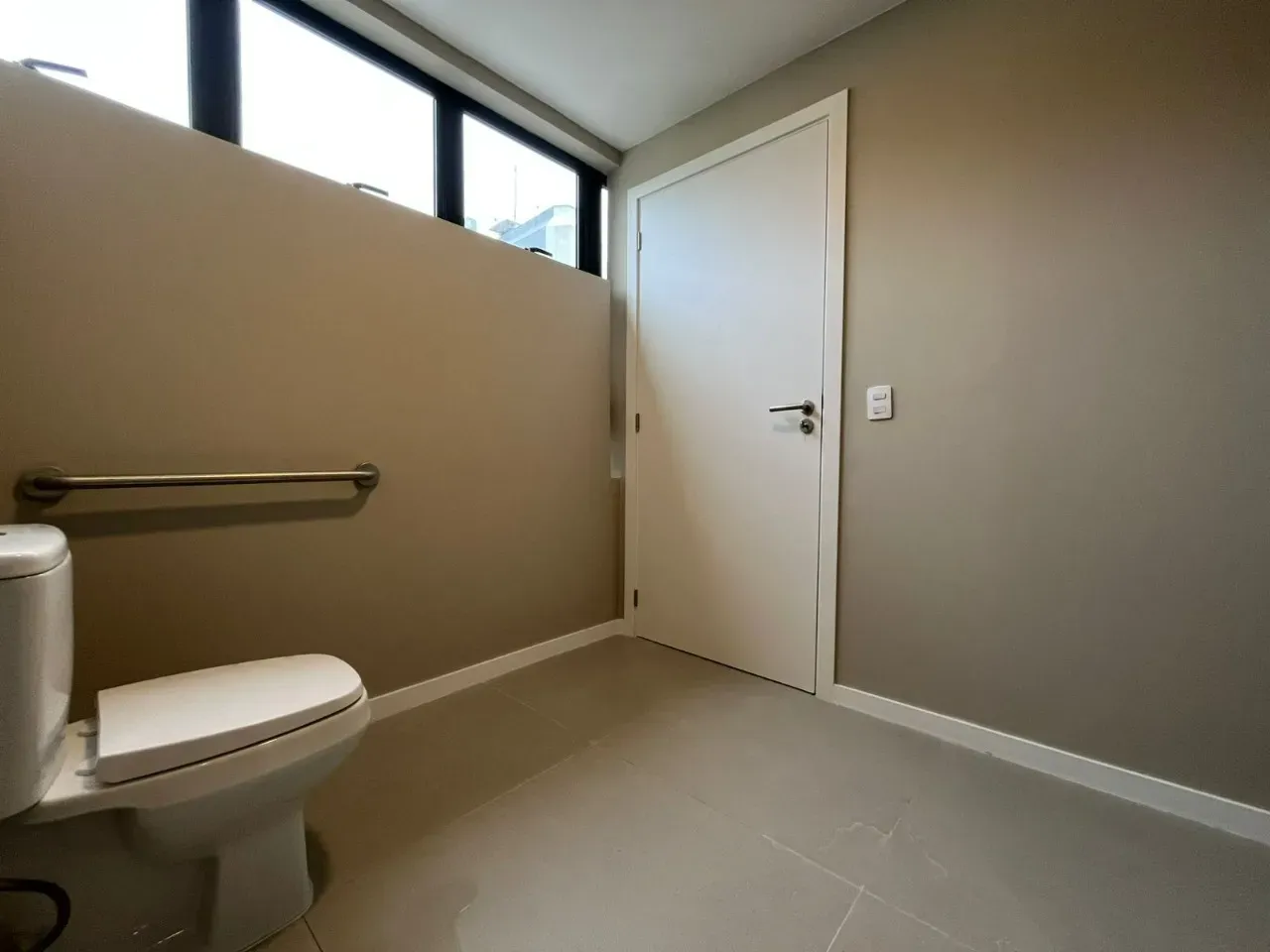 Apartamento de 1 dormitorio con cocina abierta y 58 m² — photo 9