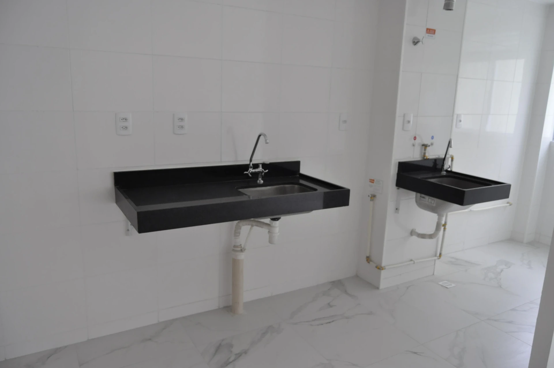 2-bedroom apartment in a building with a pool — photo 14