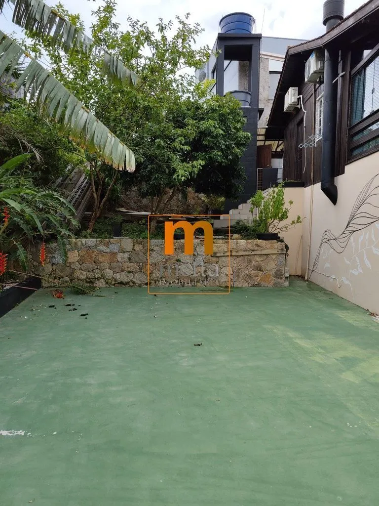 Меблированный дом с 2 спальнями, 3 ванными и 400 м² — photo 54