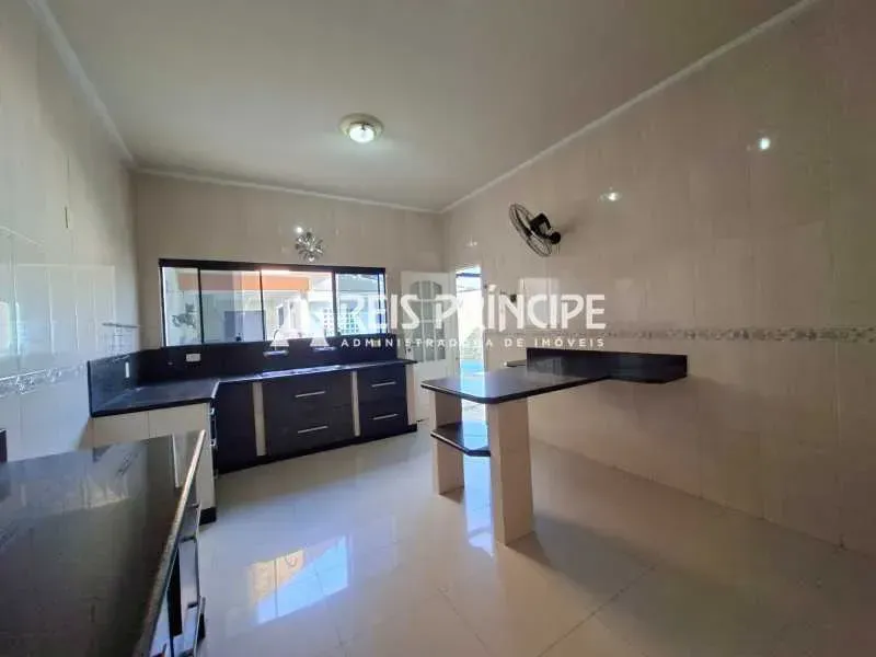 Casa com 5 quartos e 5 banheiros, 364 m² com garagem — photo 3