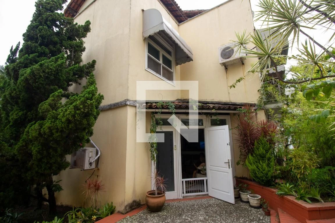 4-bedroom house with a walk-in closet in Rio de Janeiro — photo 8