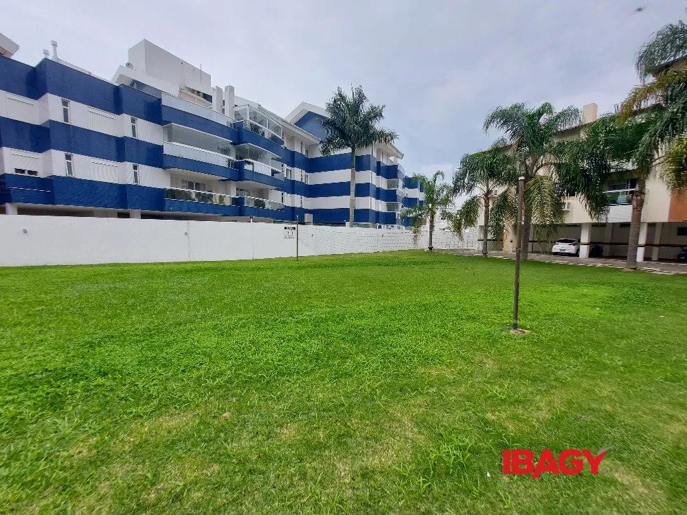 Apartamento de 2 dormitórios com piscina ao ar livre — photo 35