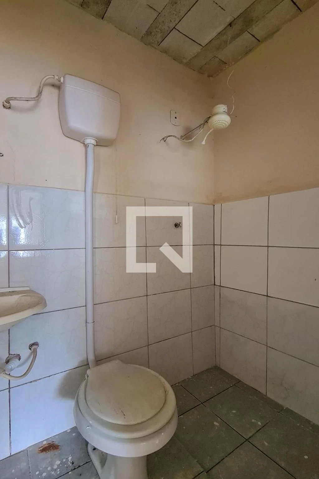 House with a gas water heater and 1 bedroom — photo 10