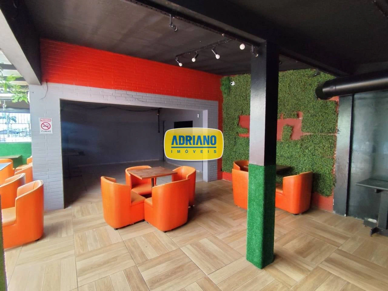 House with 4 bedrooms and a private garden — photo 15
