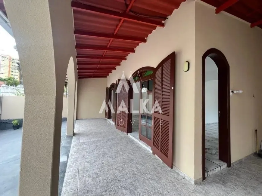 200 m² house with 3 bedrooms and an en-suite