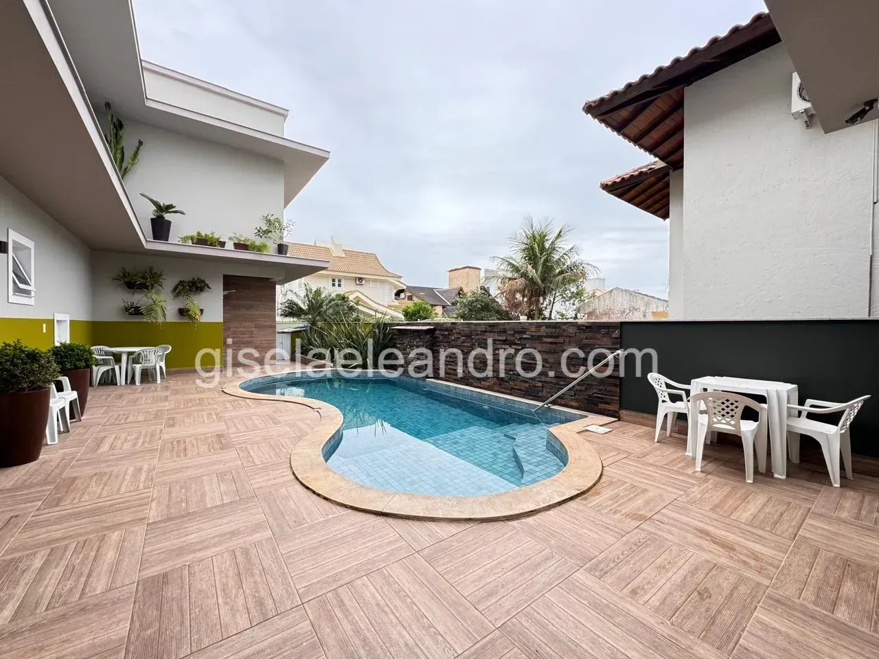 Furnished house with 5 bedrooms and open kitchen — photo 13
