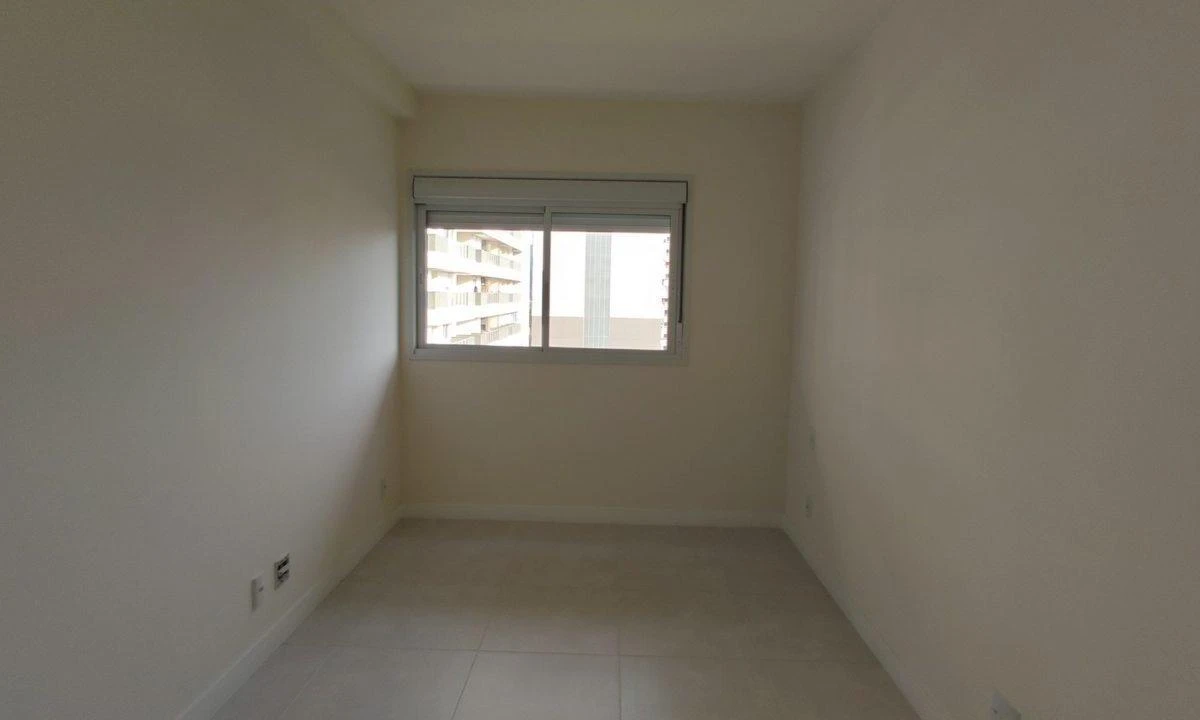 2-bedroom apartment with a mountain view — photo 29