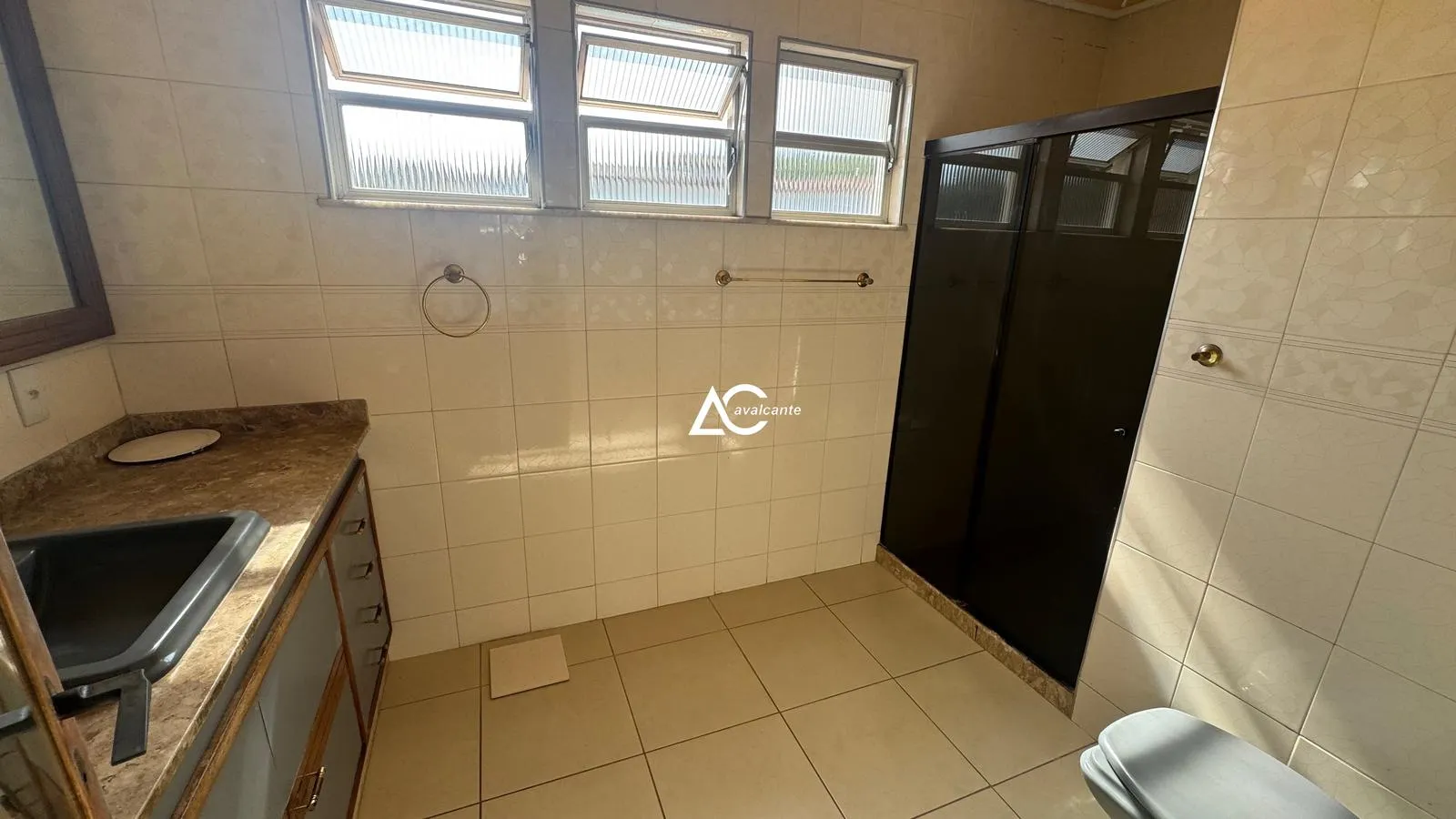 Furnished duplex house with 4 bedrooms and 600 m² — photo 68