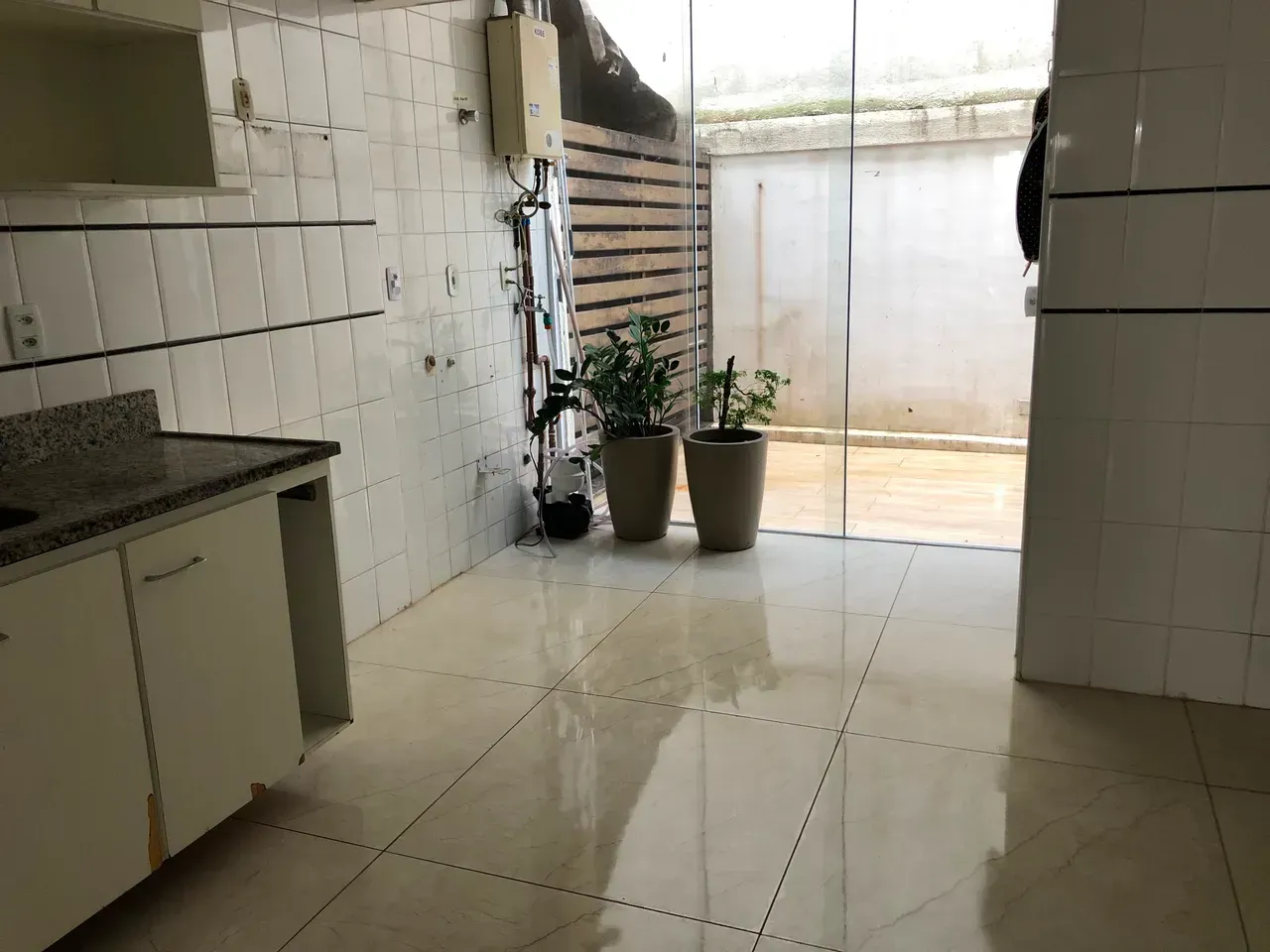 Casa com 3 quartos e 4 banheiros com cozinha fechada — photo 7