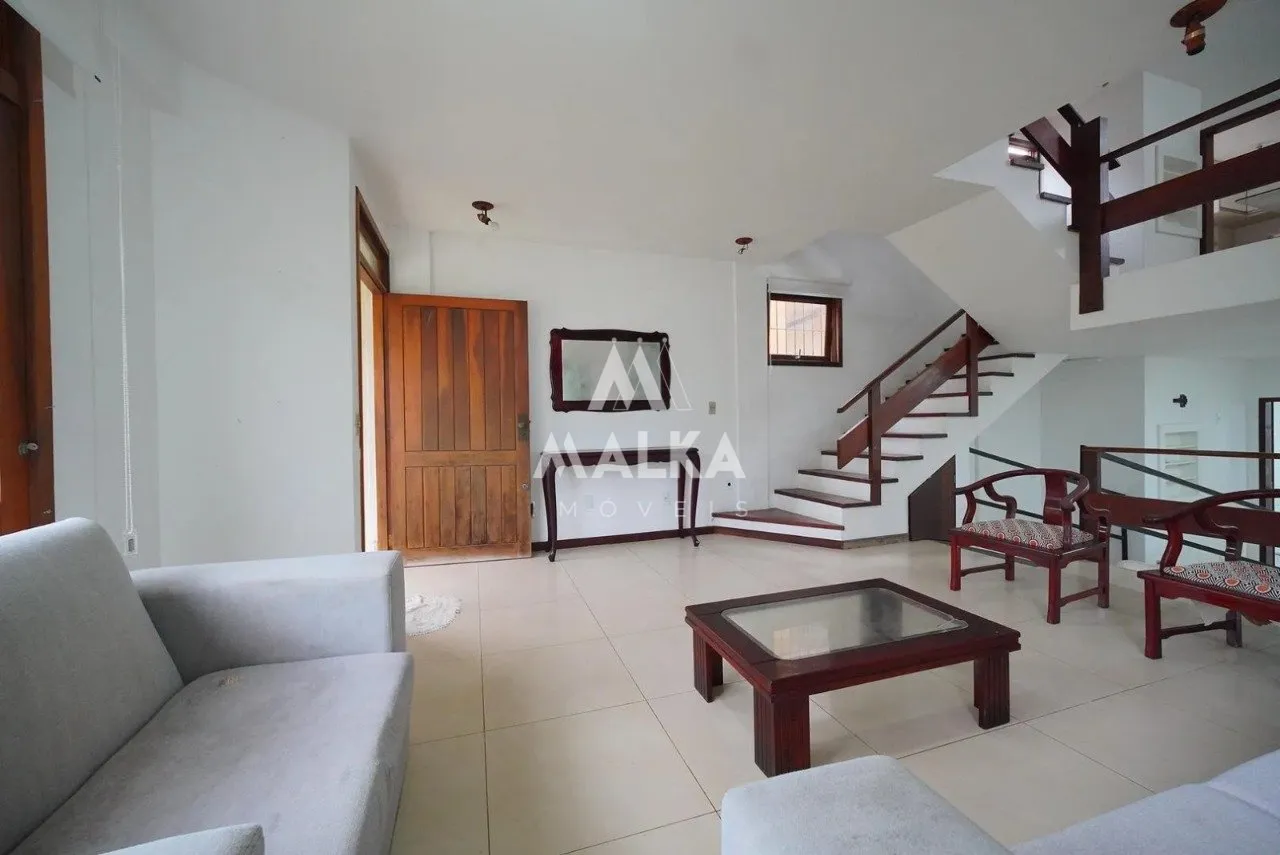 180 m² house with a mountain view and a home office — photo 20