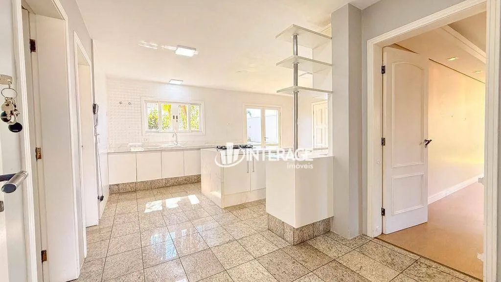 Condo house with private garden and laundry area — photo 7