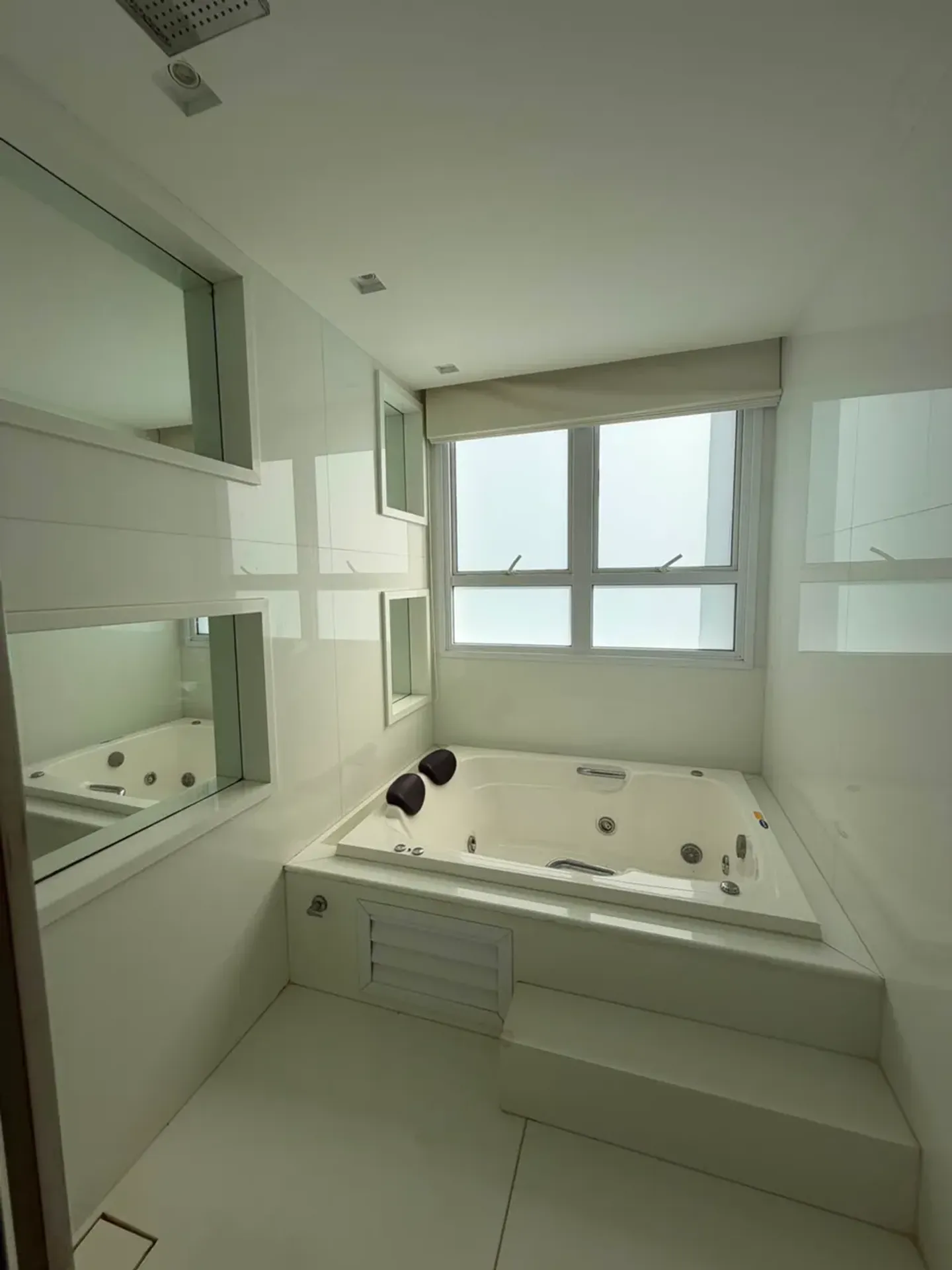Furnished house with 5 bedrooms and 5 bathrooms, 700 m² — photo 33