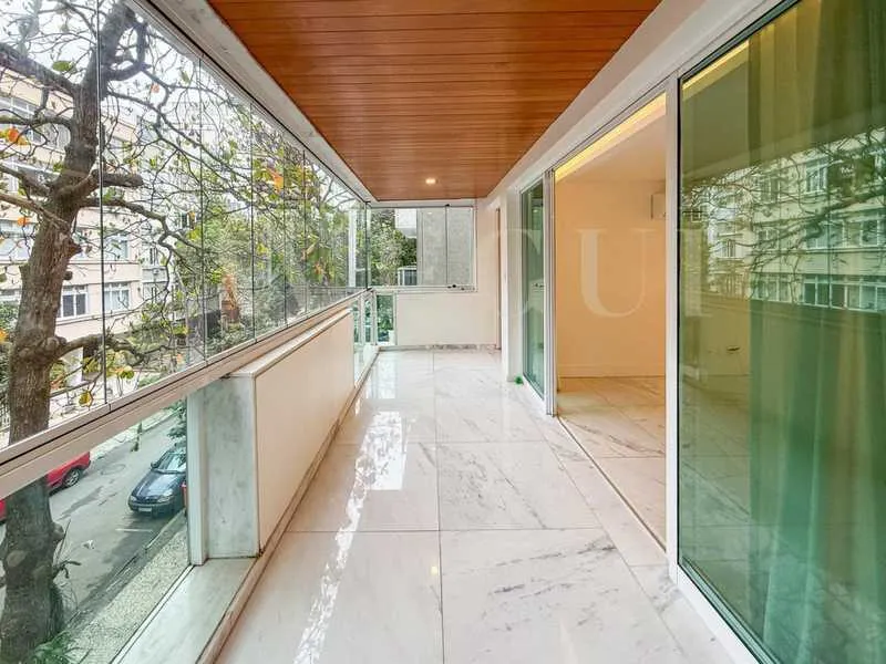 Furnished apartment, 136 m², with a glass-enclosed balcony — photo 5