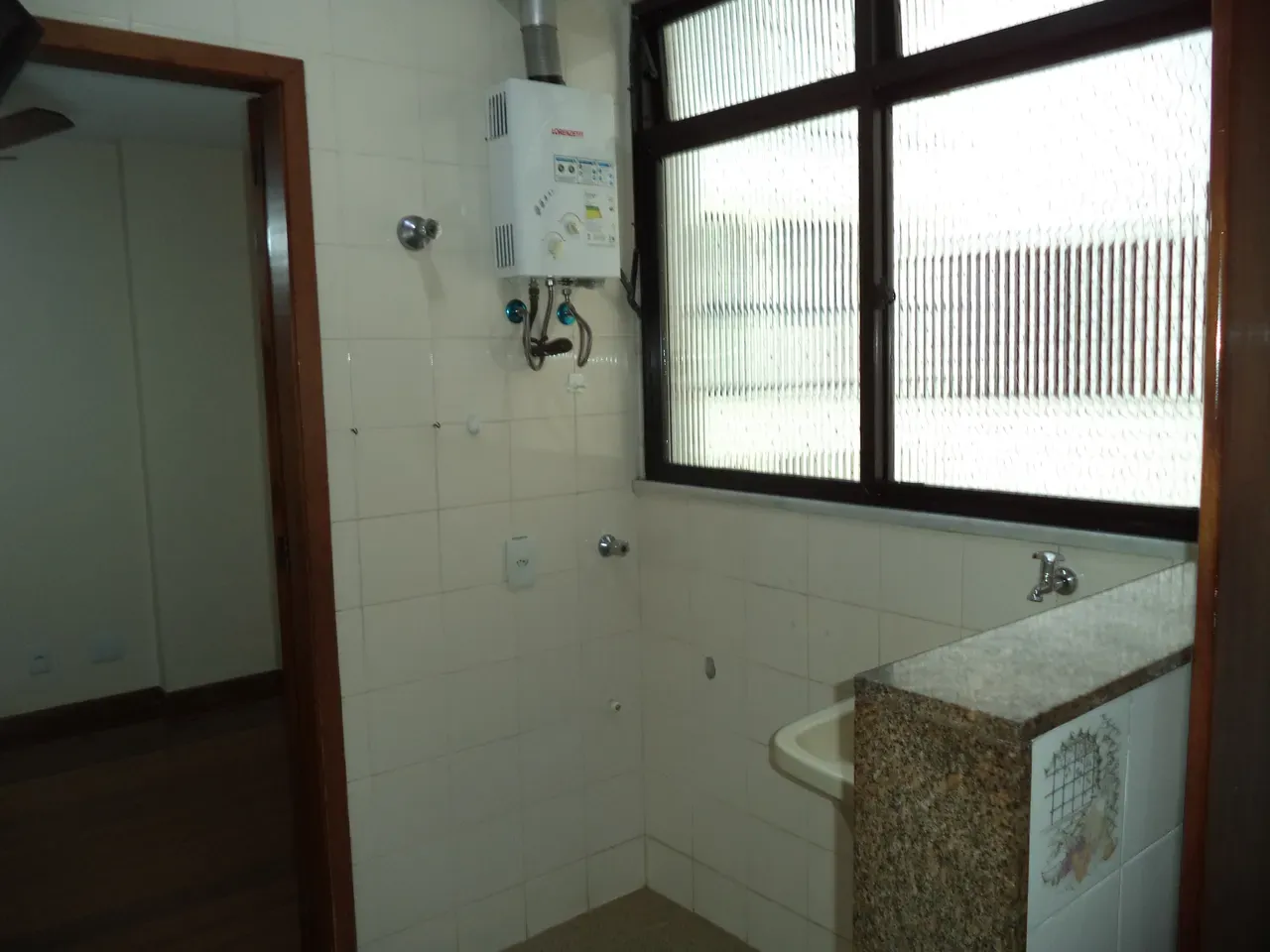 93 m² apartment with 2 bedrooms and 3 bathrooms — photo 33