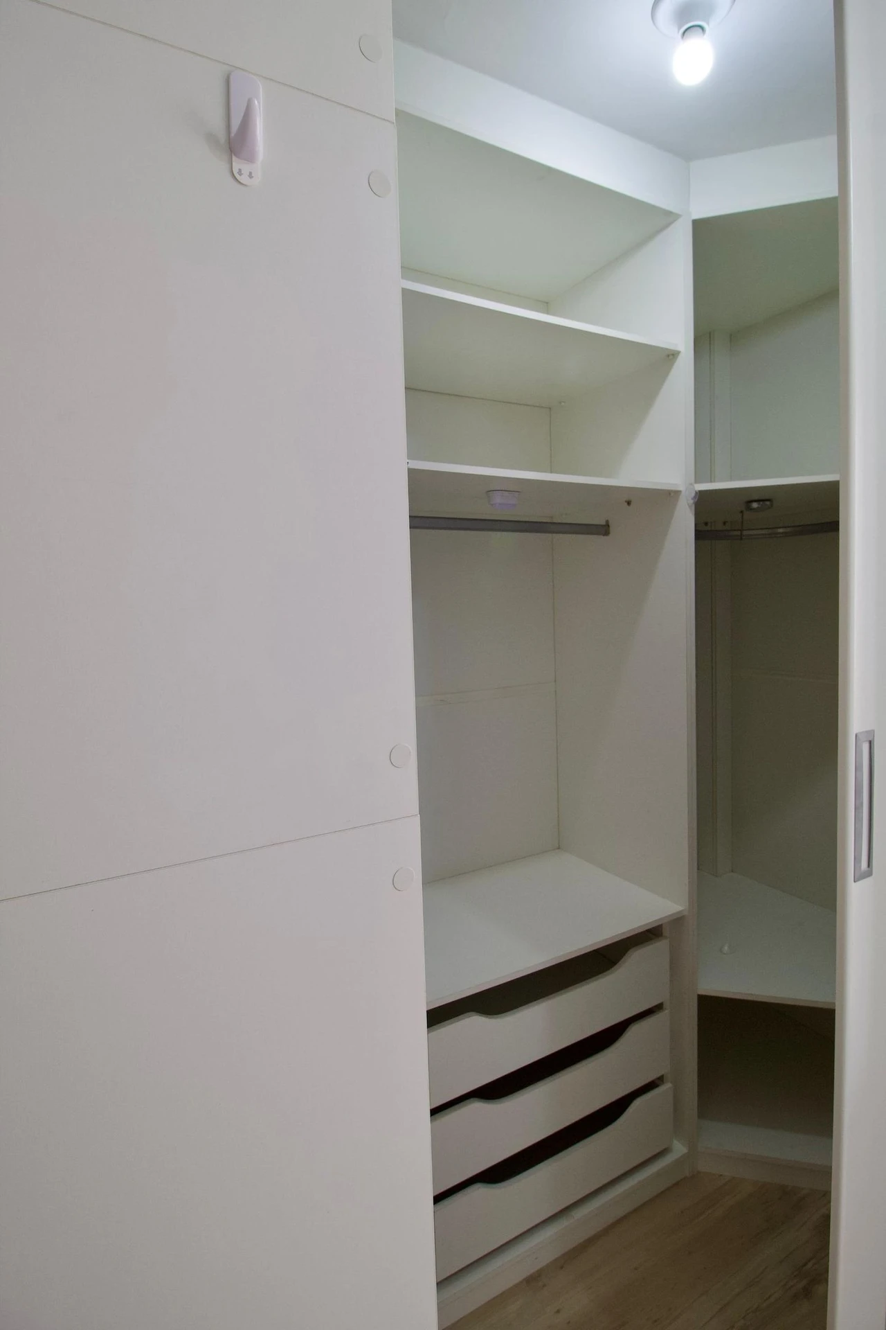 Walk-in closet in a 2-bedroom apartment, 47 m² — photo 8