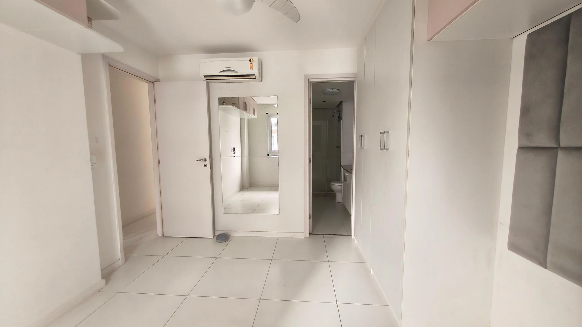 Glass-enclosed balcony in a 3-bedroom apartment, 87 m² — photo 20