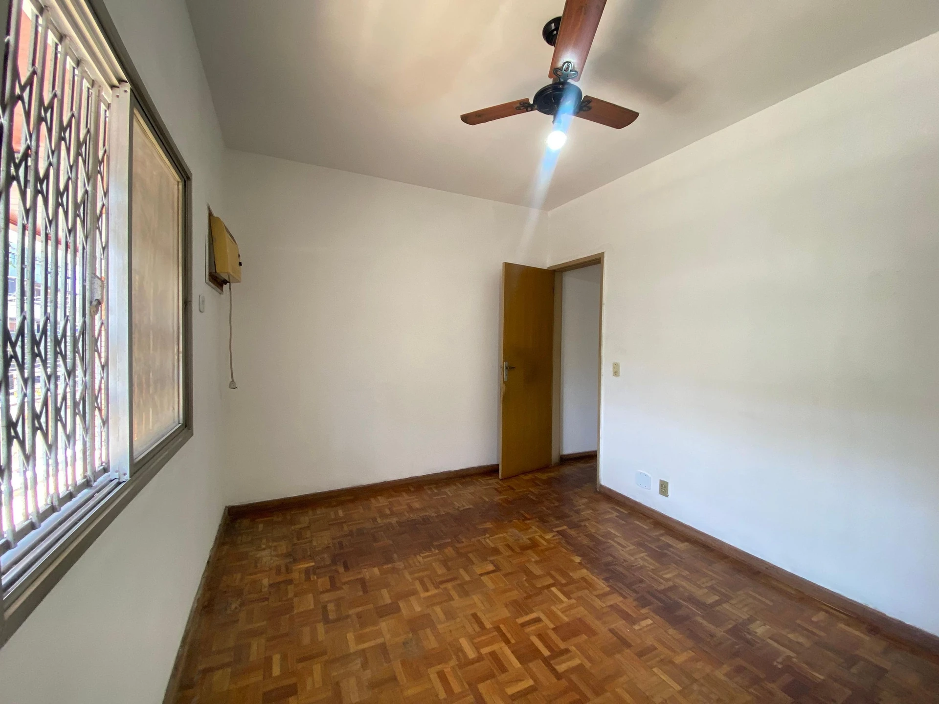 Apartment, 92 m², with wood or laminate floors — photo 62