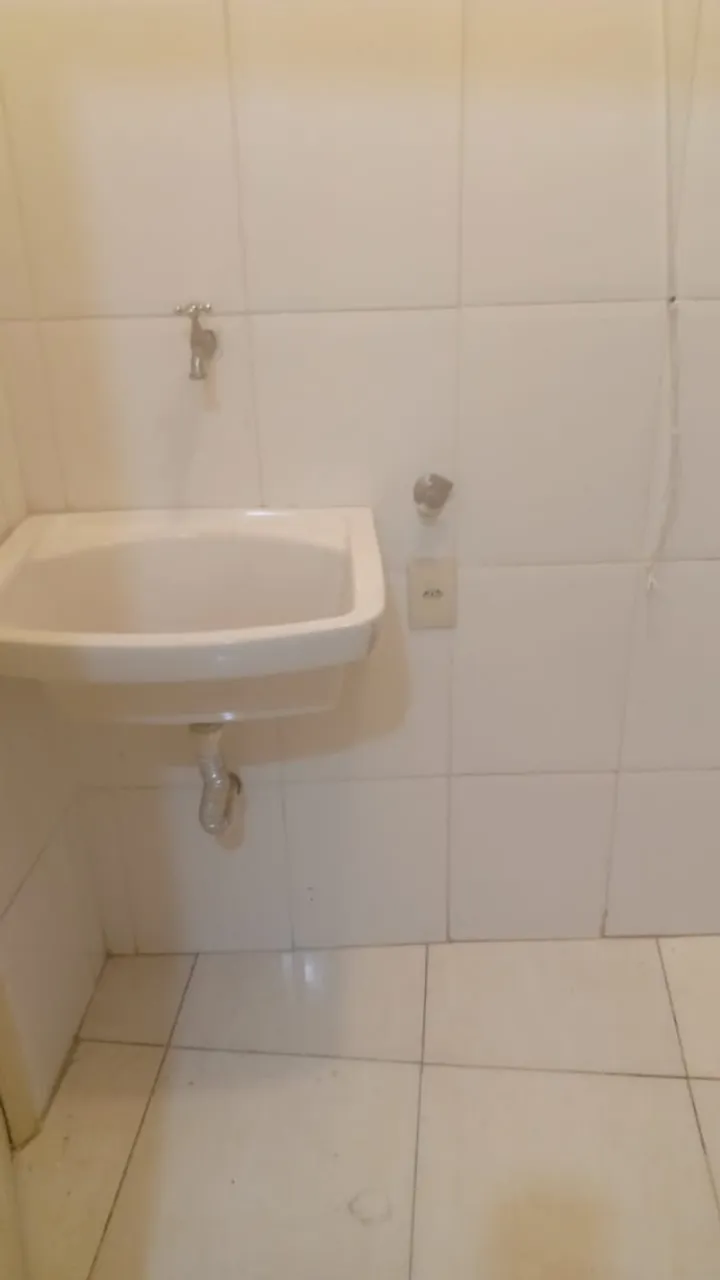 1-bedroom apartment with a glass shower enclosure — photo 6
