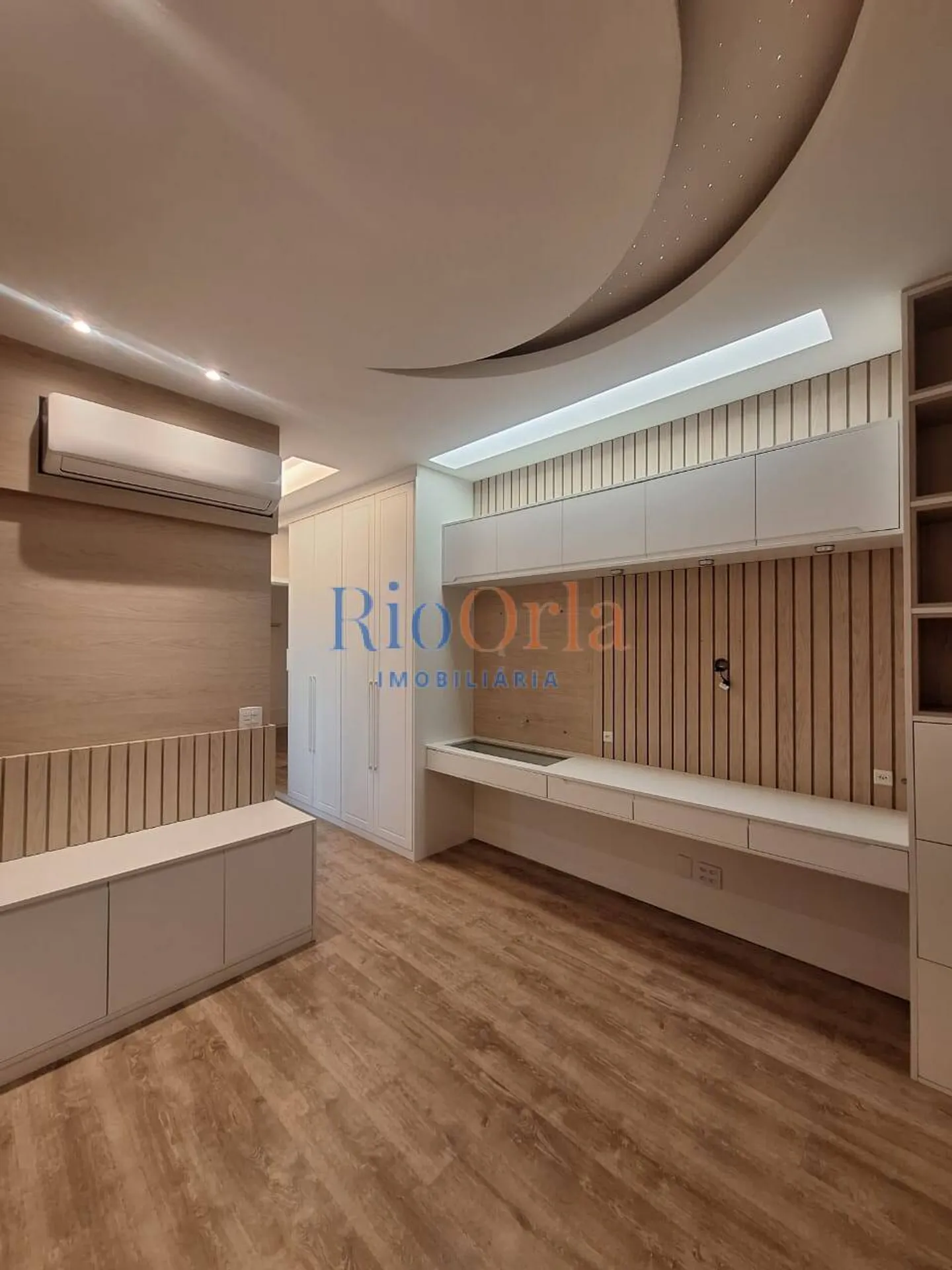 Furnished apartment with 4 bedrooms and 5 bathrooms — photo 35