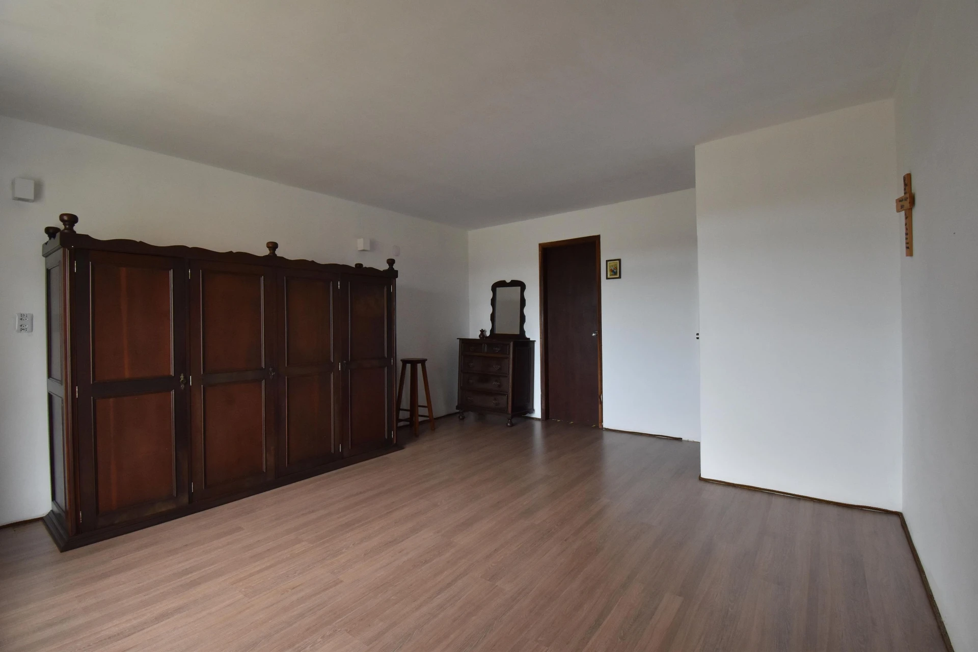 6-bedroom house with a garden — photo 4
