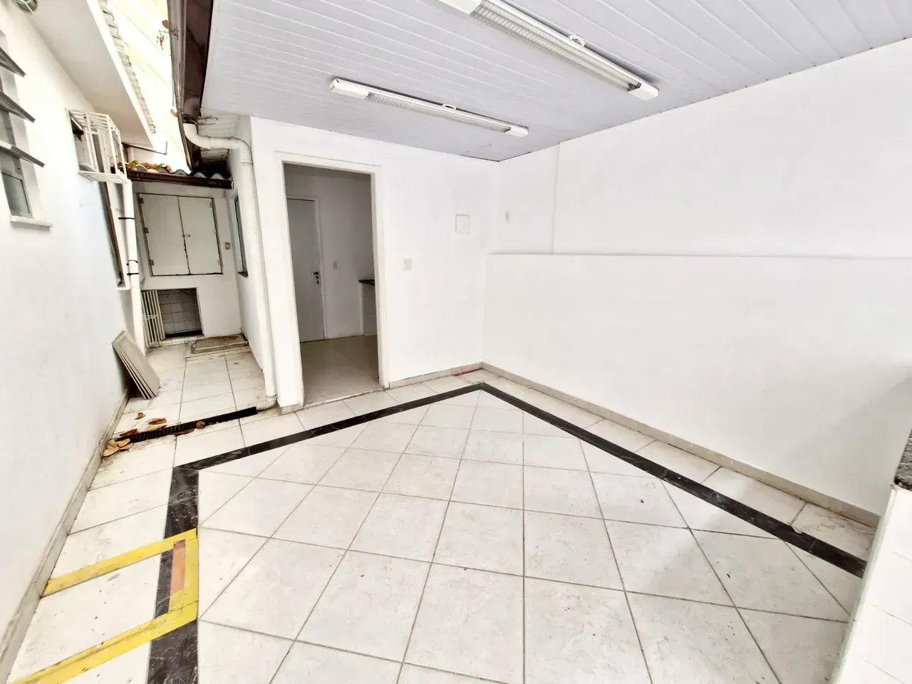 Casa comercial com 5 quartos e cozinha separada — photo 12