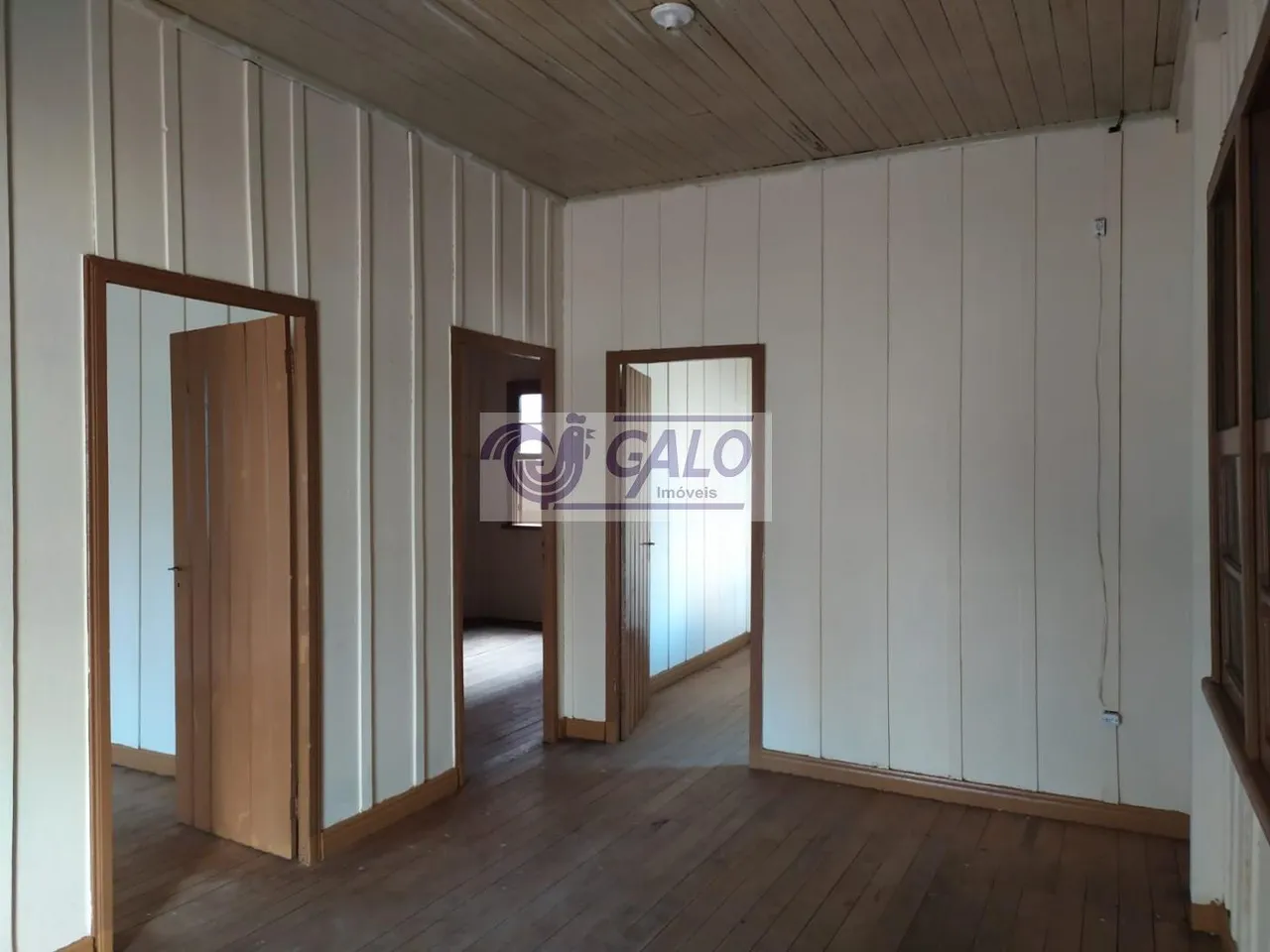 2-bedroom house with wood or laminate floors in Curitiba — photo 4