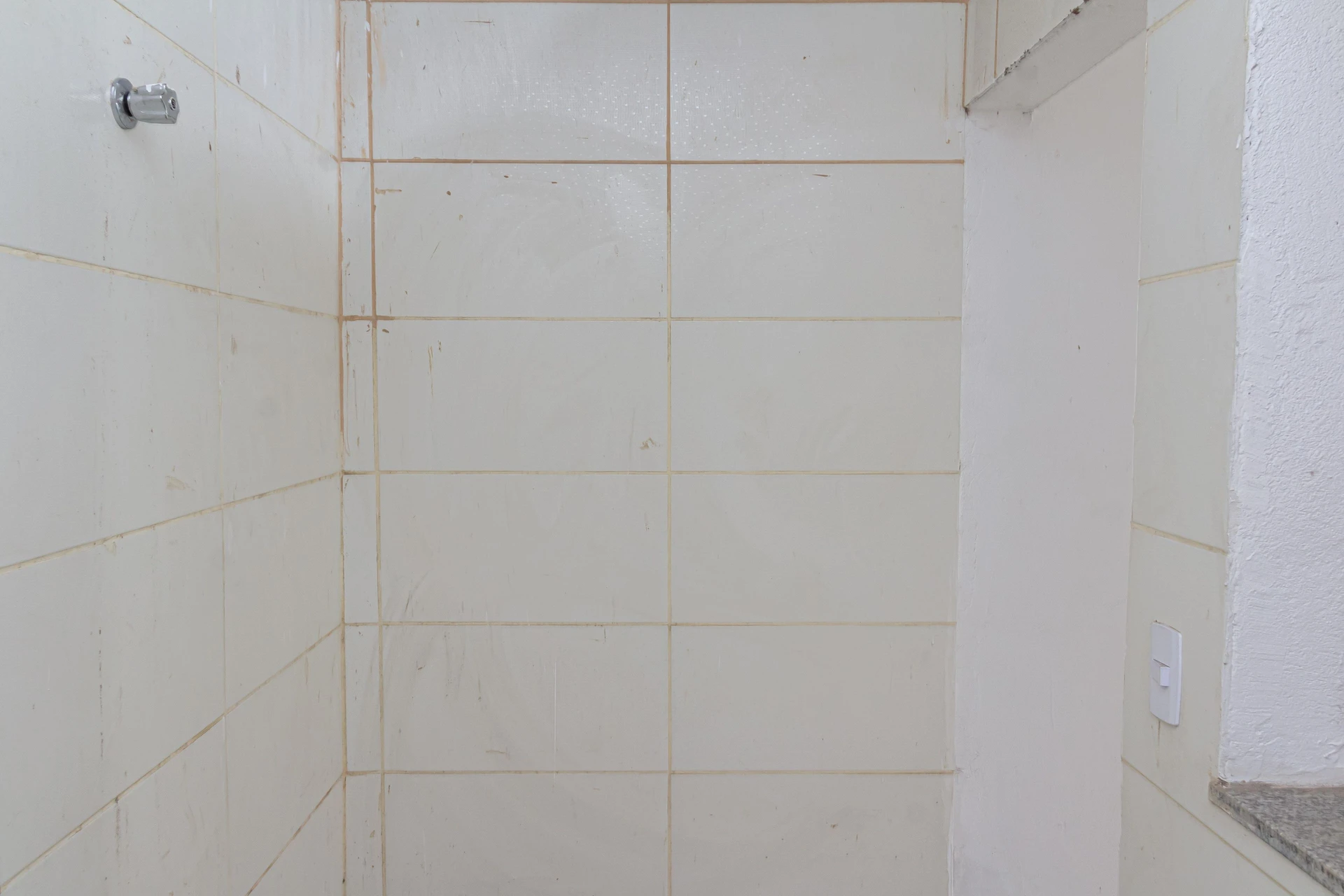 Studio unit with 1 bedroom, ensuite bathroom, private garden — photo 19
