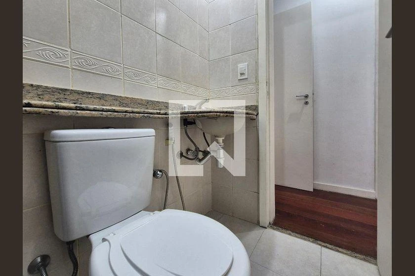 3-bedroom apartment in a building with a pool — photo 3