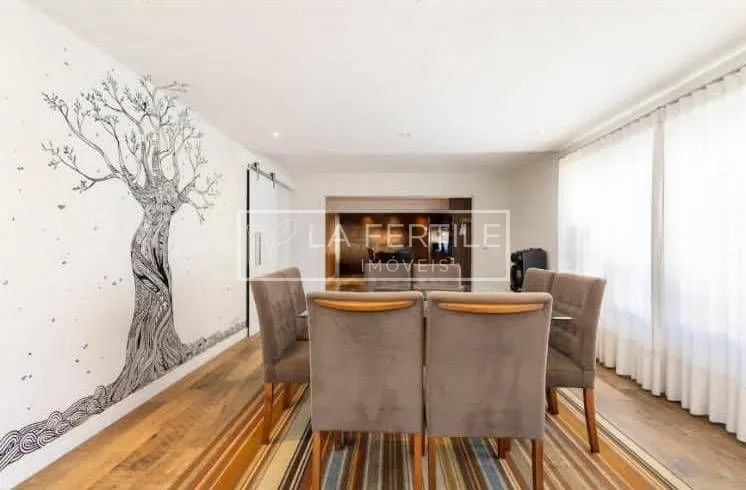 House with 3 bedrooms and floor-to-ceiling windows — photo 9