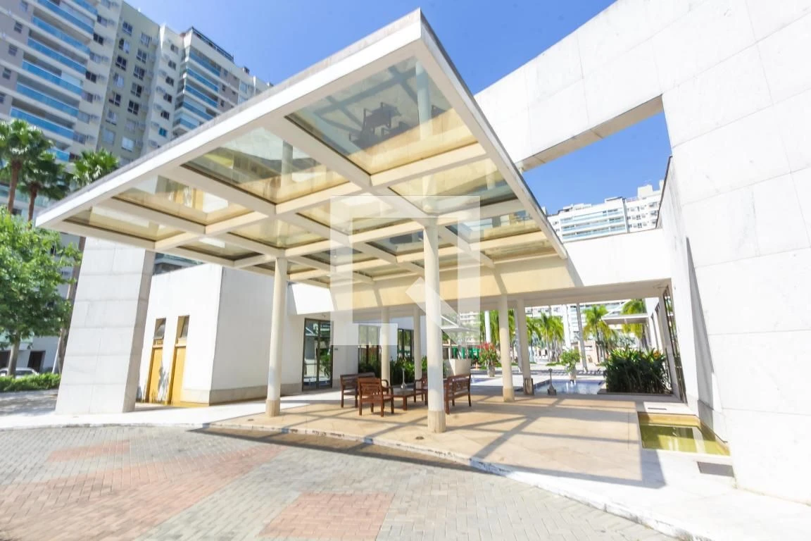 Balcony with a grill in a 2-bedroom apartment, 68 m² — photo 68
