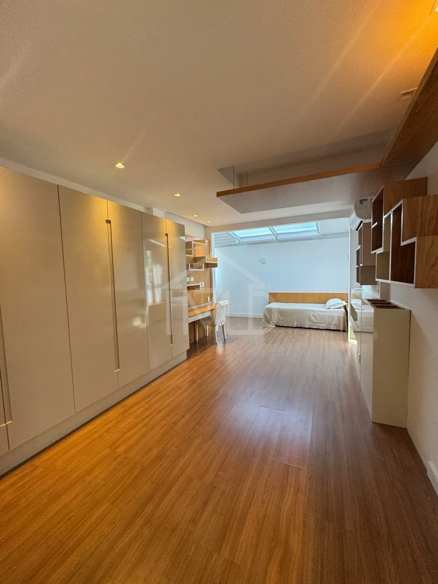 Furnished house with 4 en-suite bedrooms and open kitchen — photo 17
