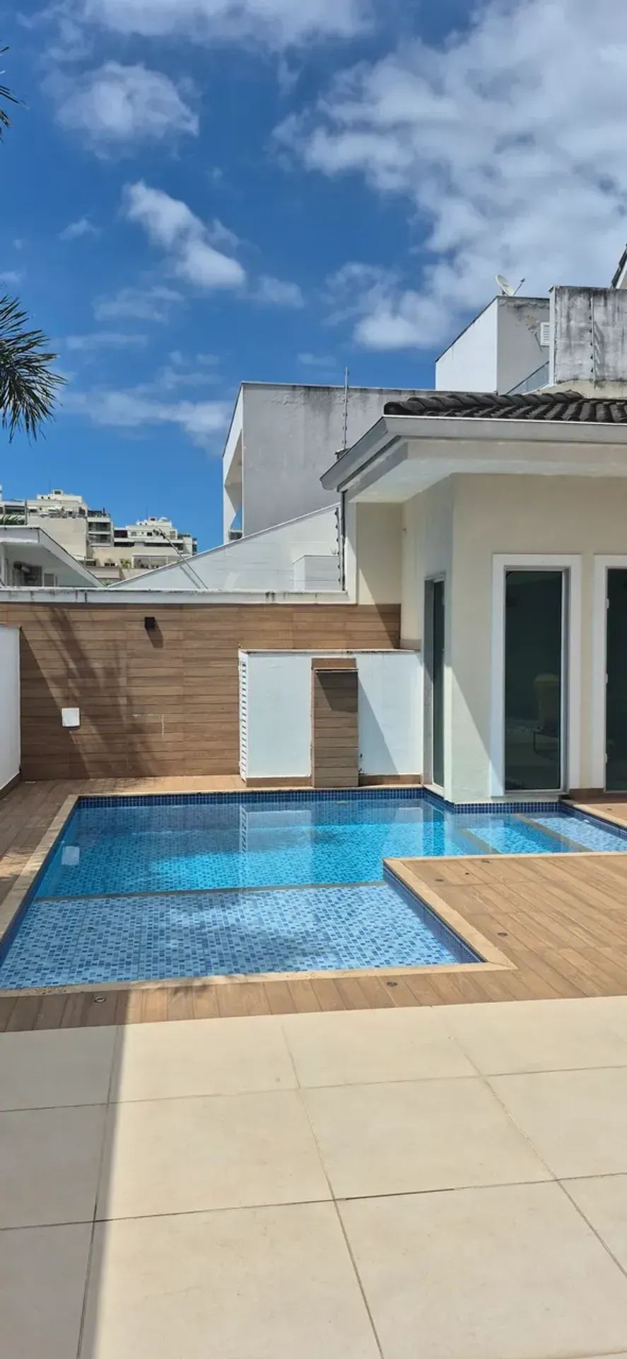 Furnished triplex house with 5 bedrooms and 300 m² — photo 4
